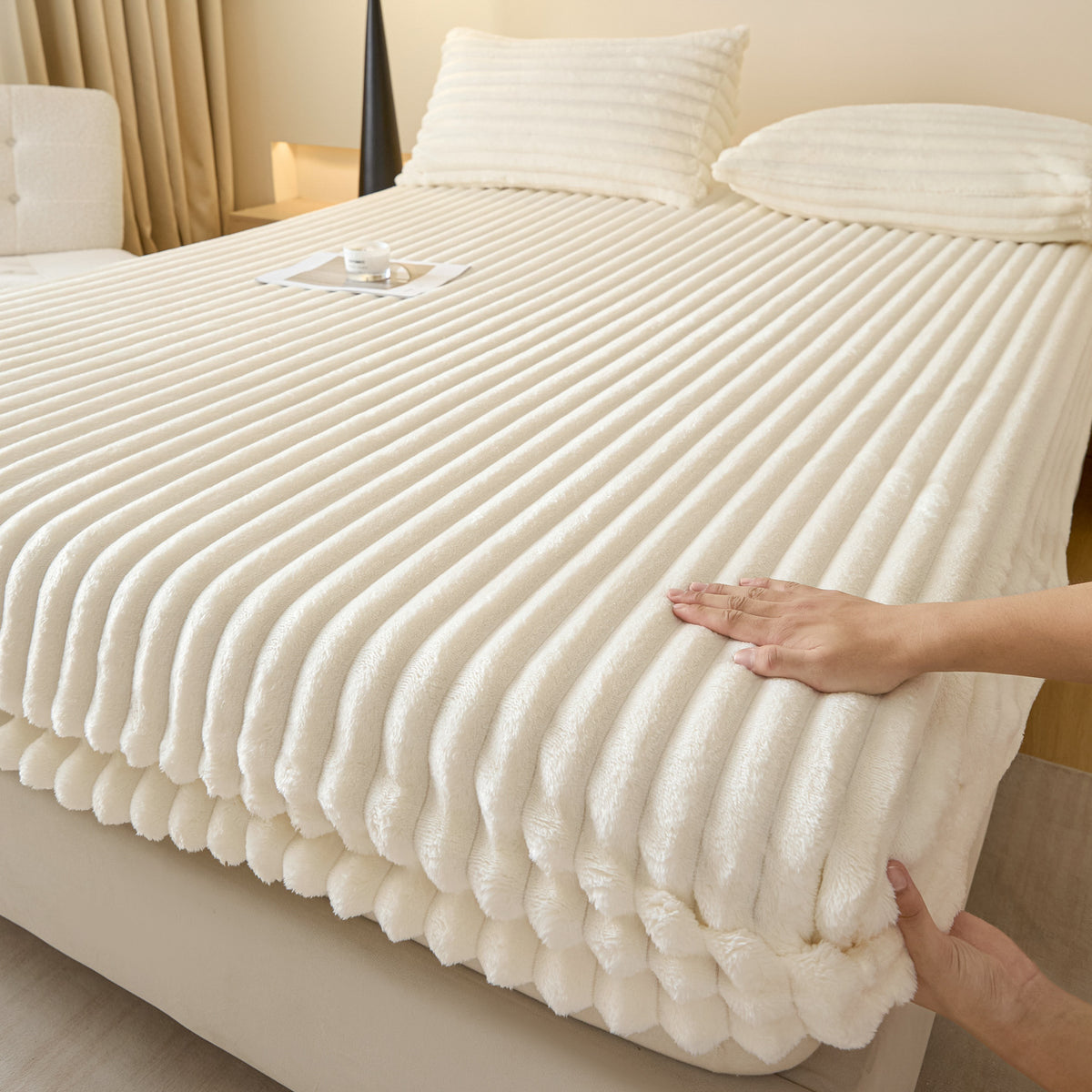 Fleece-lined bed sheet