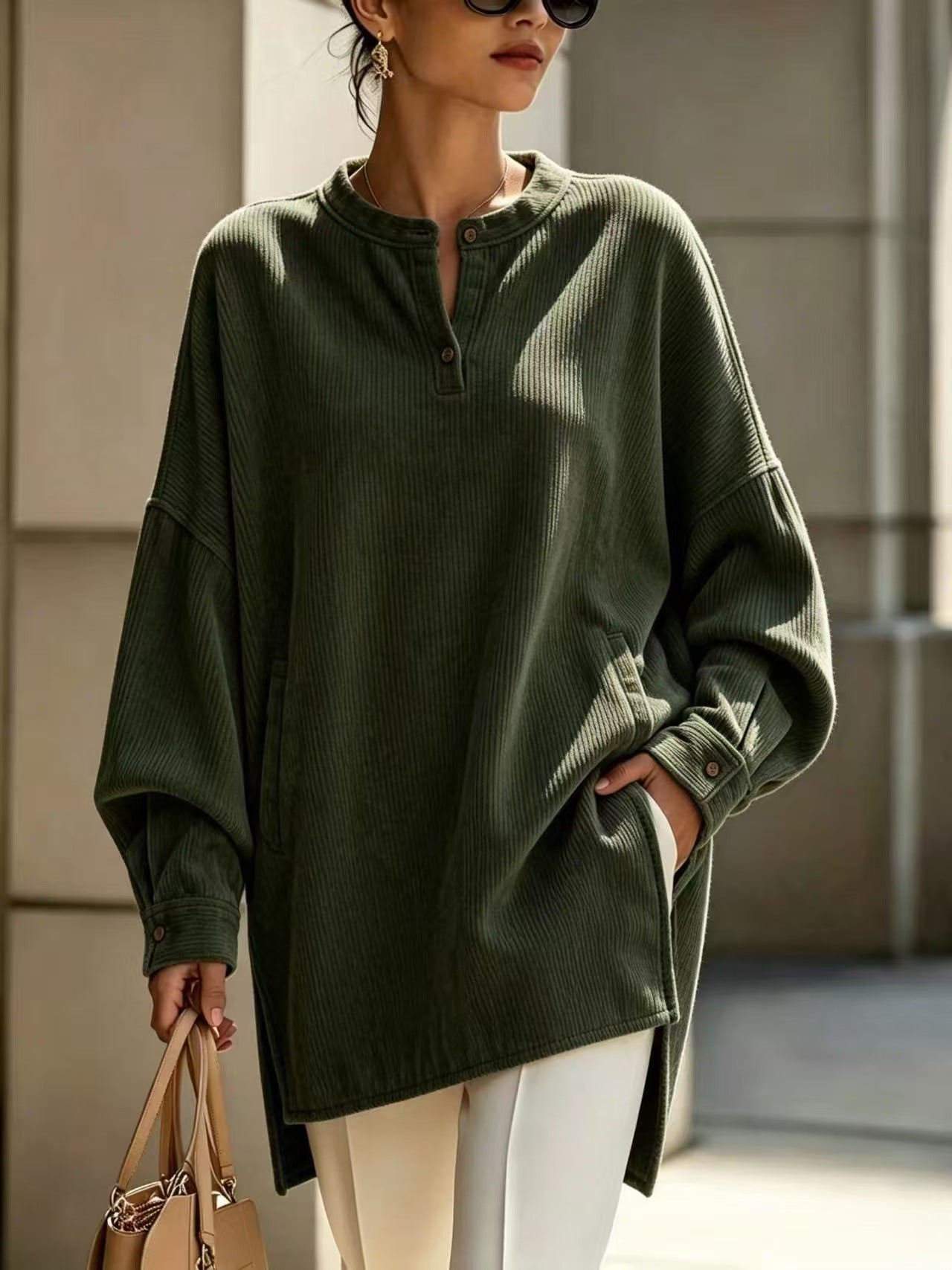 T-shirt à manches longues pour femmes avec un collier Henley