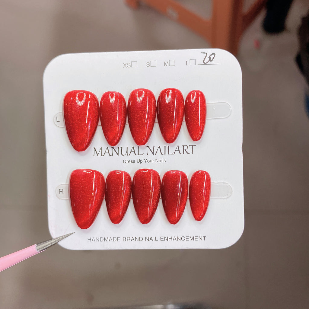 Conseils d'art sur ongles de gel appliqués à la main pour le séchage UVLED