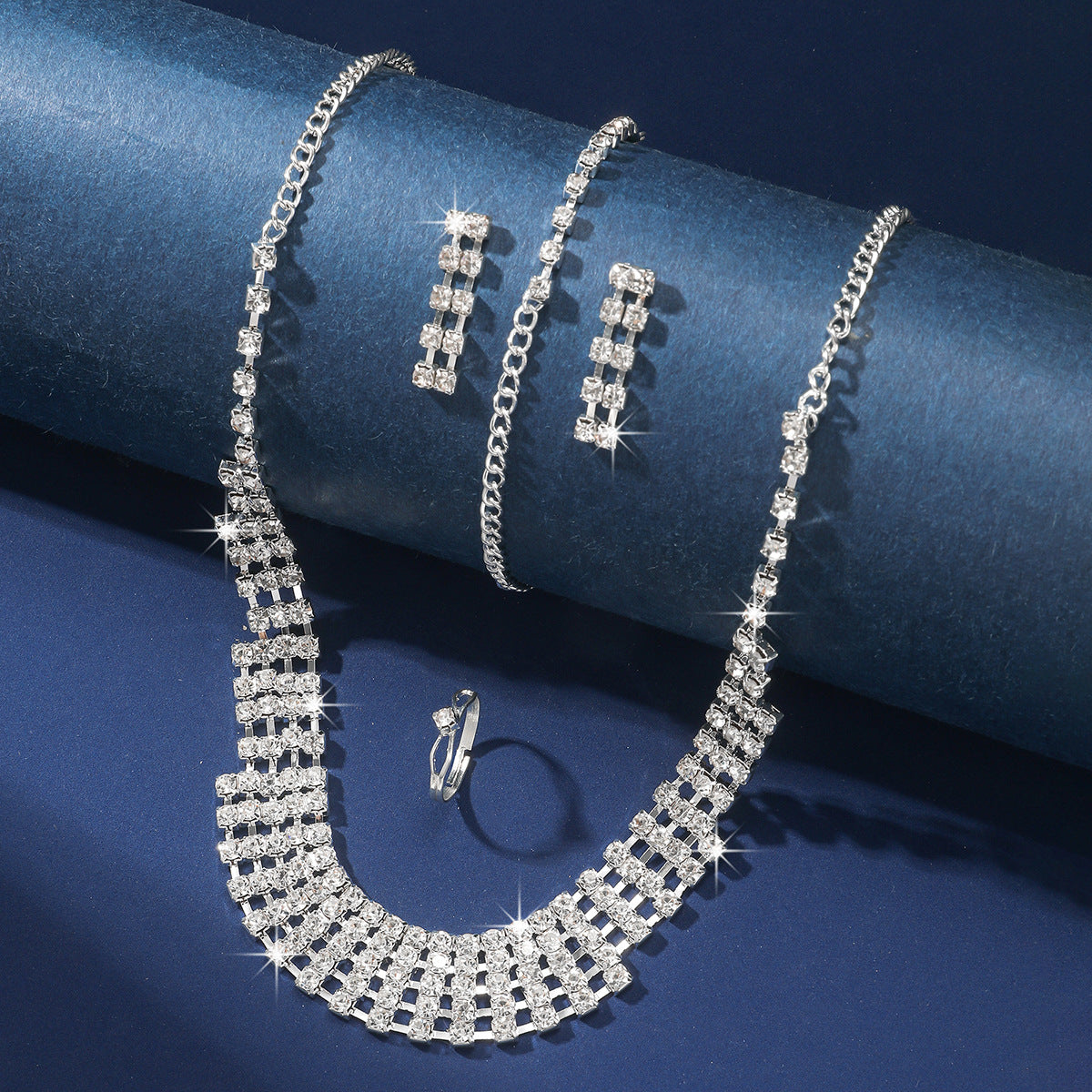 Boucles d'oreilles Bracelet collier chaîne à griffes Ensemble de quatre pièces