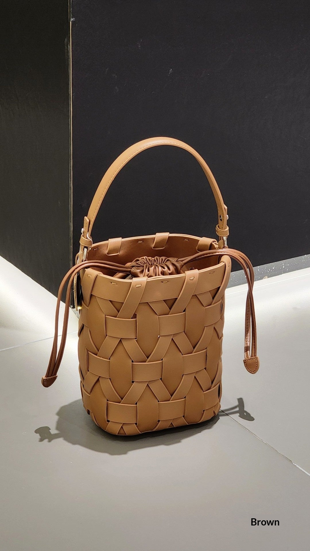Un sac croisé polyvalent et occasionnel