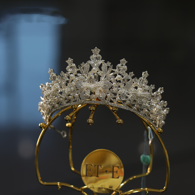 Robe de mariée Argent Tête avant Couronne Tempérament Luxury Strass Alliage