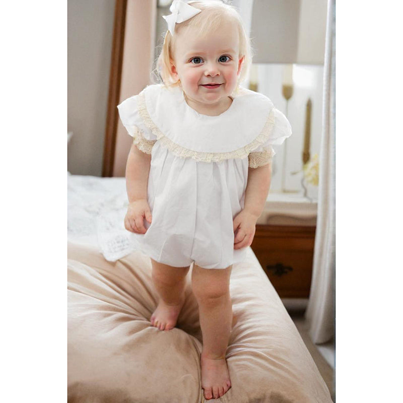 Bébé fille blanc Dentelle Romper doux et élégant manches courtes Bubble combinaison de saut pour la saison de mariage