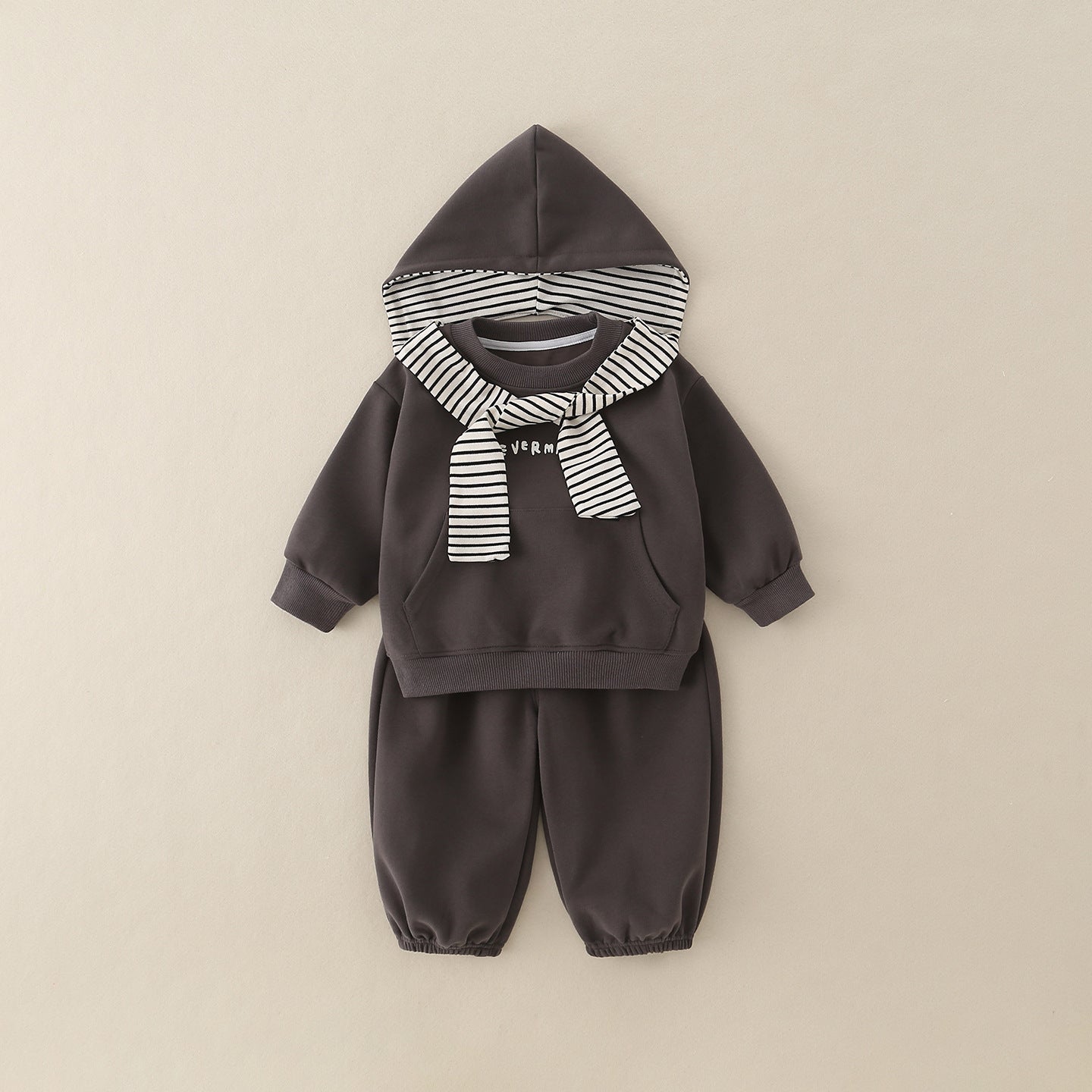 Ensemble d'aménagements élégants de printemps pour enfants