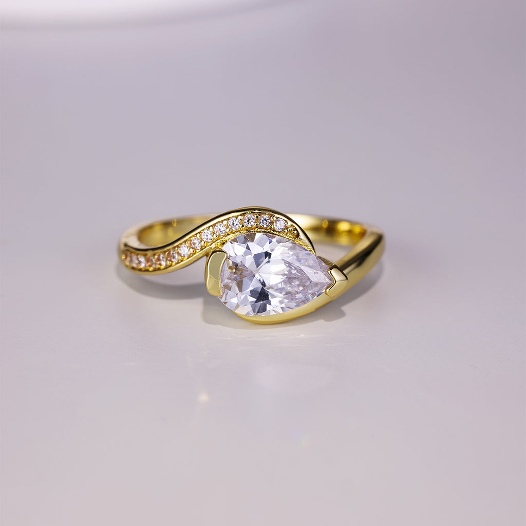 S925 Argent plaqué or 6x9mm Poire coupée Moissanite Anneau contour de vague demi lunette US Taille 6-9