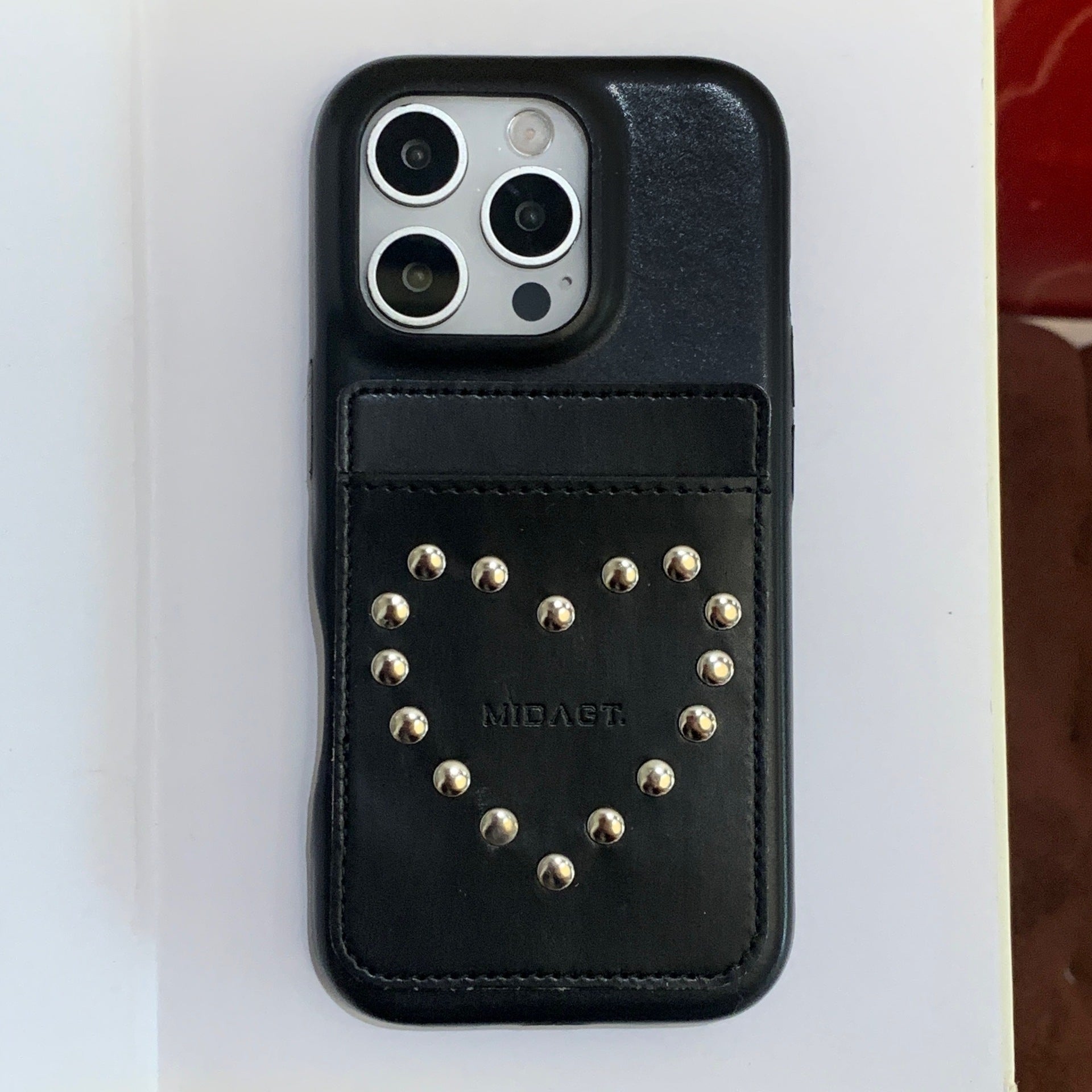 Coque simple en forme de coeur pour le 16 Pro Max