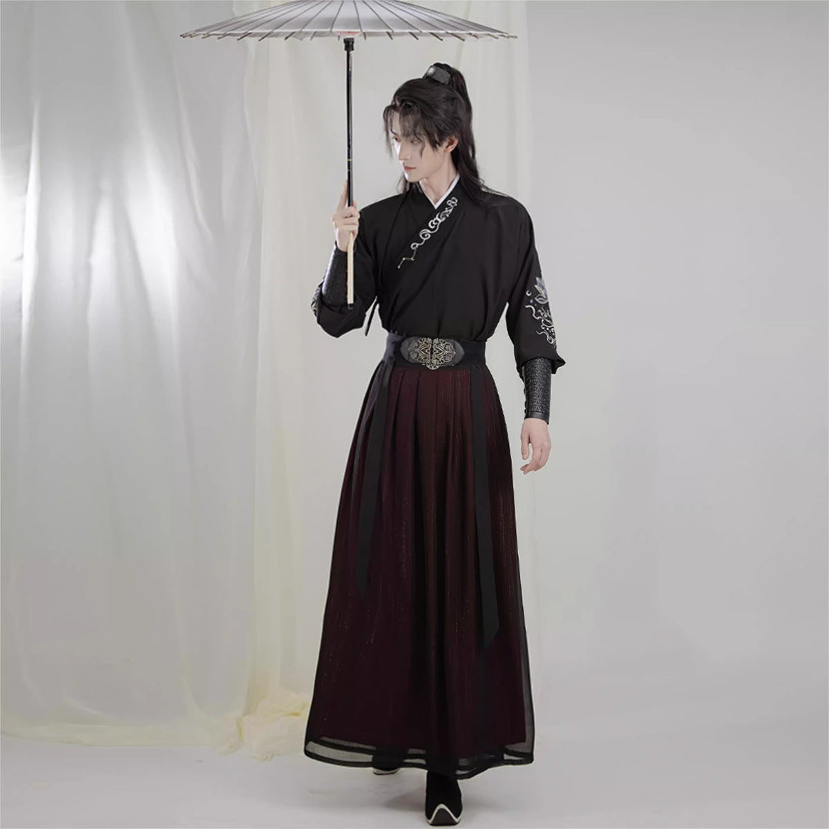 Ensemble de deux pièces avec une jupe longue et un haut en tulle double couche