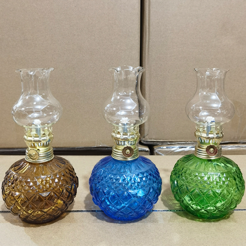 Vieille lampe en kérosène cristal