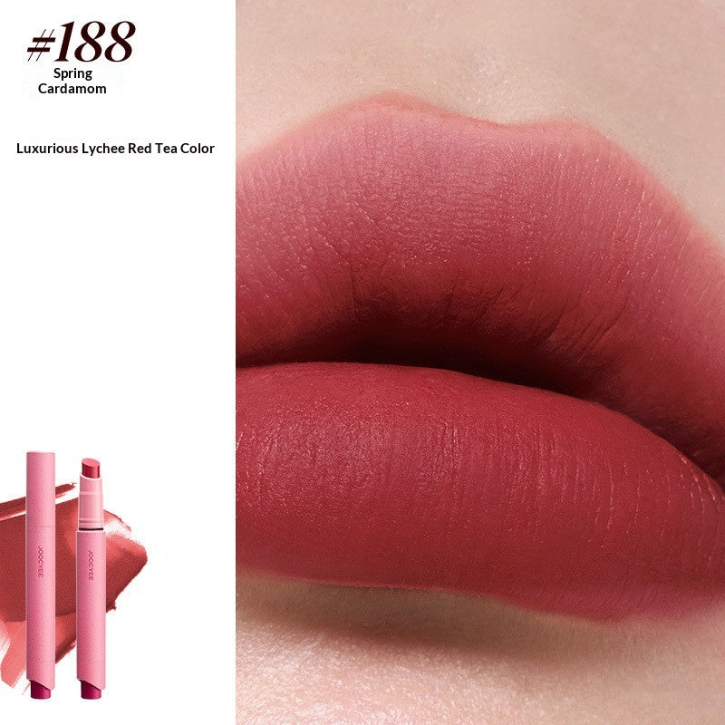 Matte Lip Liner dans un teint de levure pour un doux