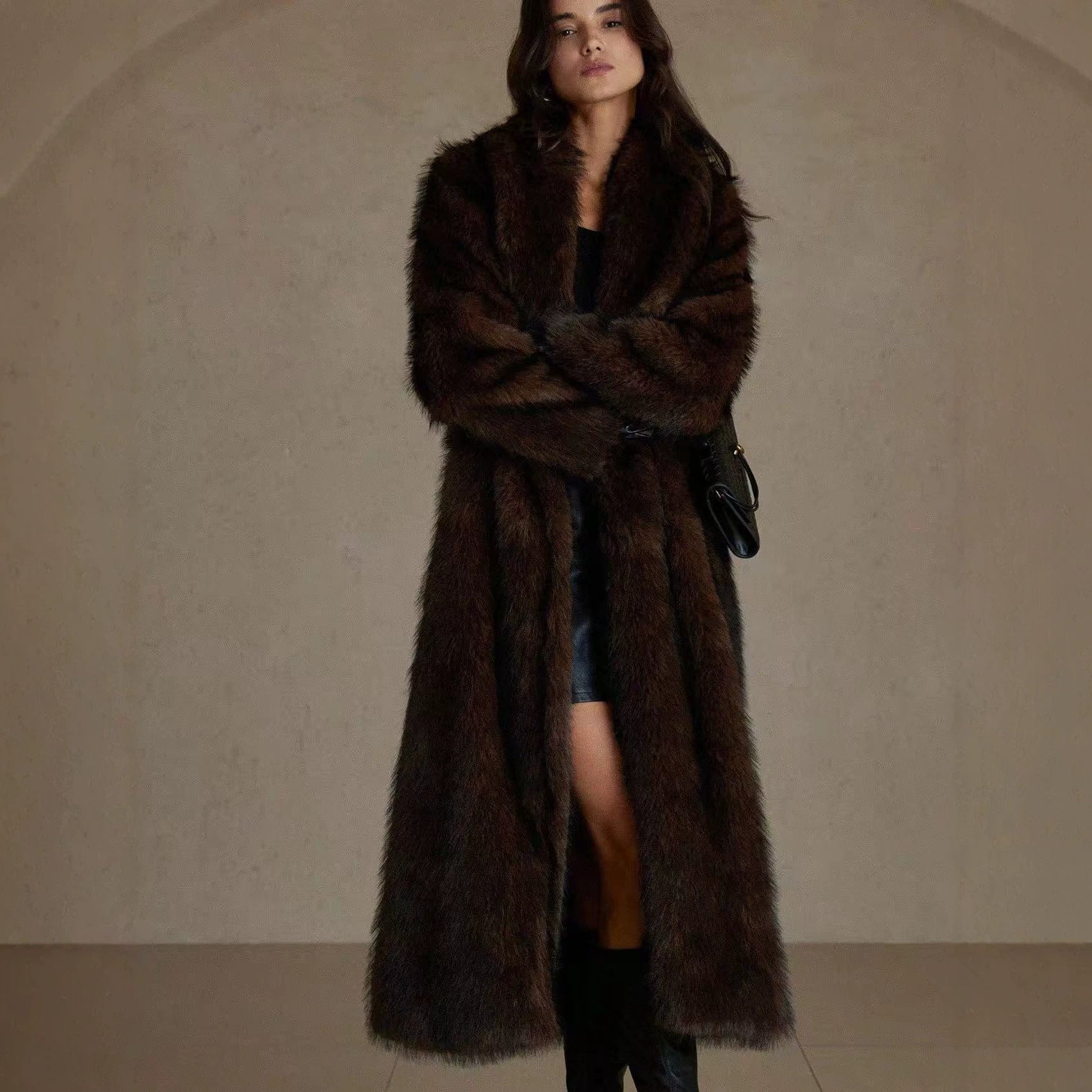 Manteau de fourrure de faux longue pour les femmes pour l'automne et l'hiver