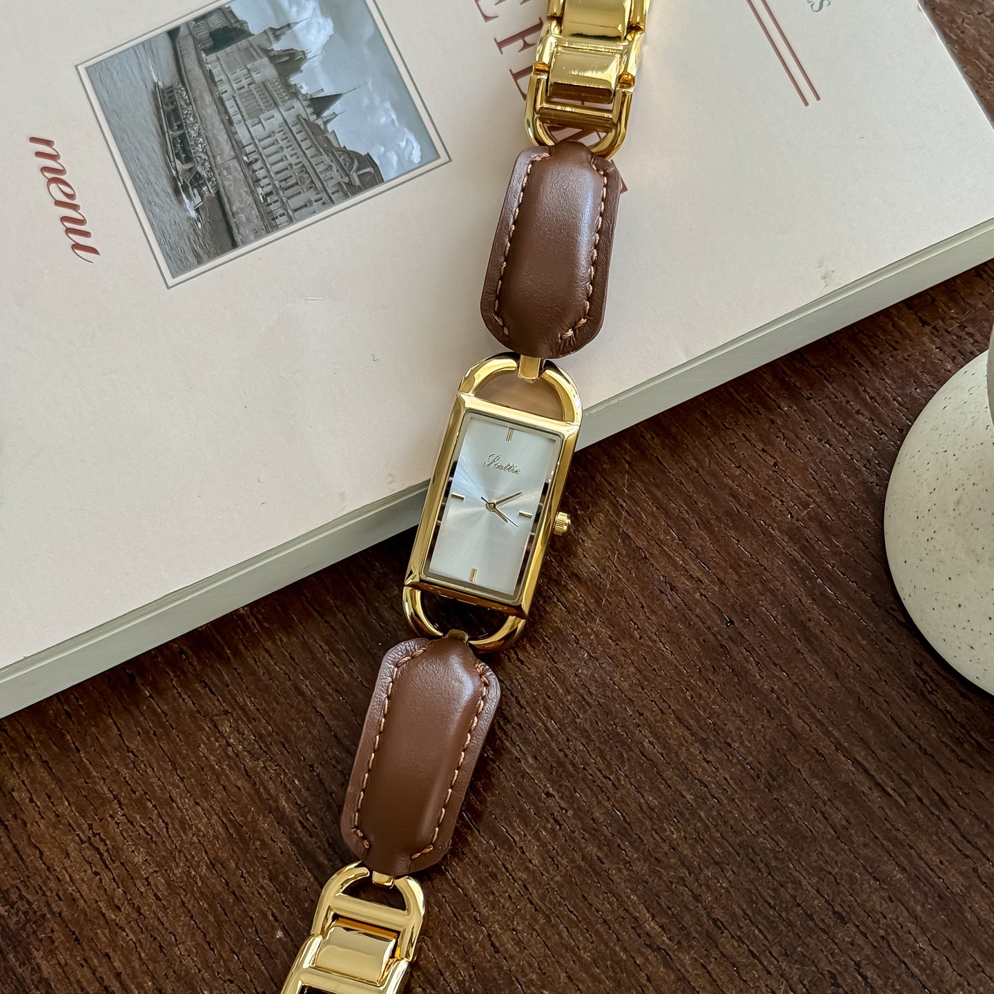 Bracelet en cuir carré montre