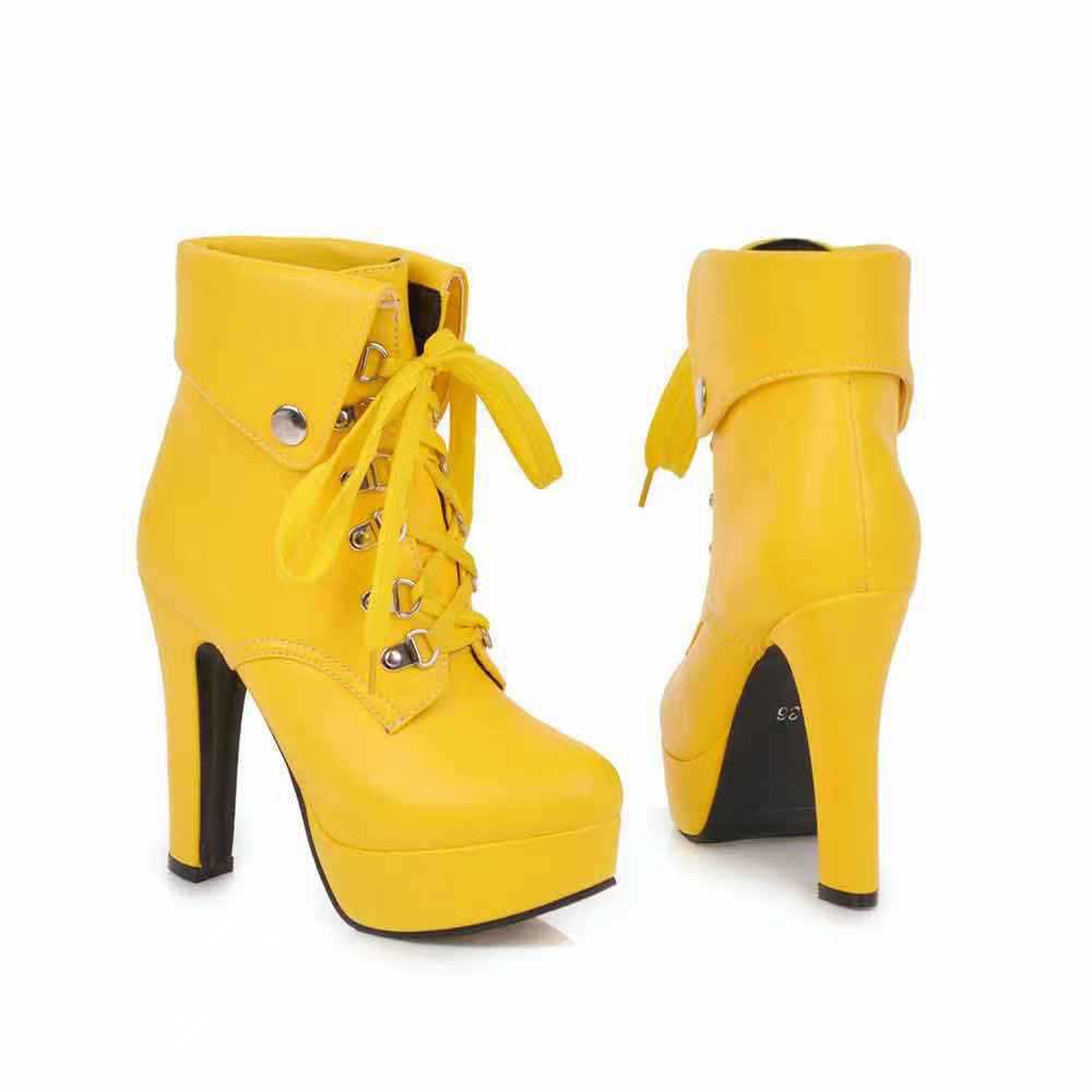 Femmes Low-top Studed Hauteur croissante Dr Martens-style Bottes avec un talon chunky