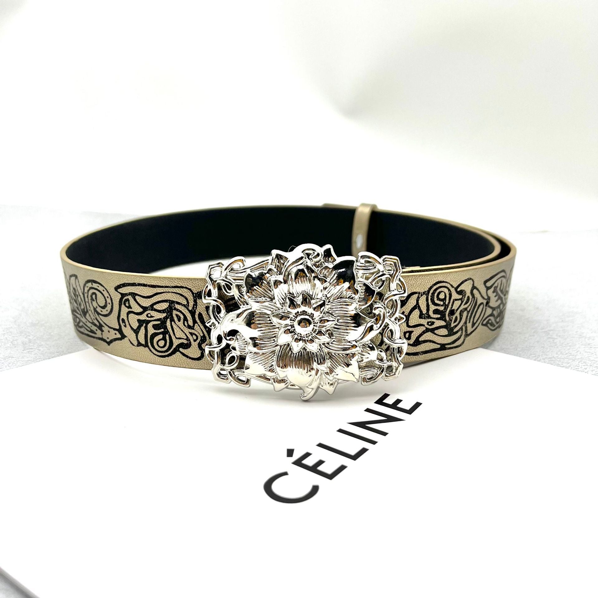Ceinture féminine embossée vintage personnalisée style punk