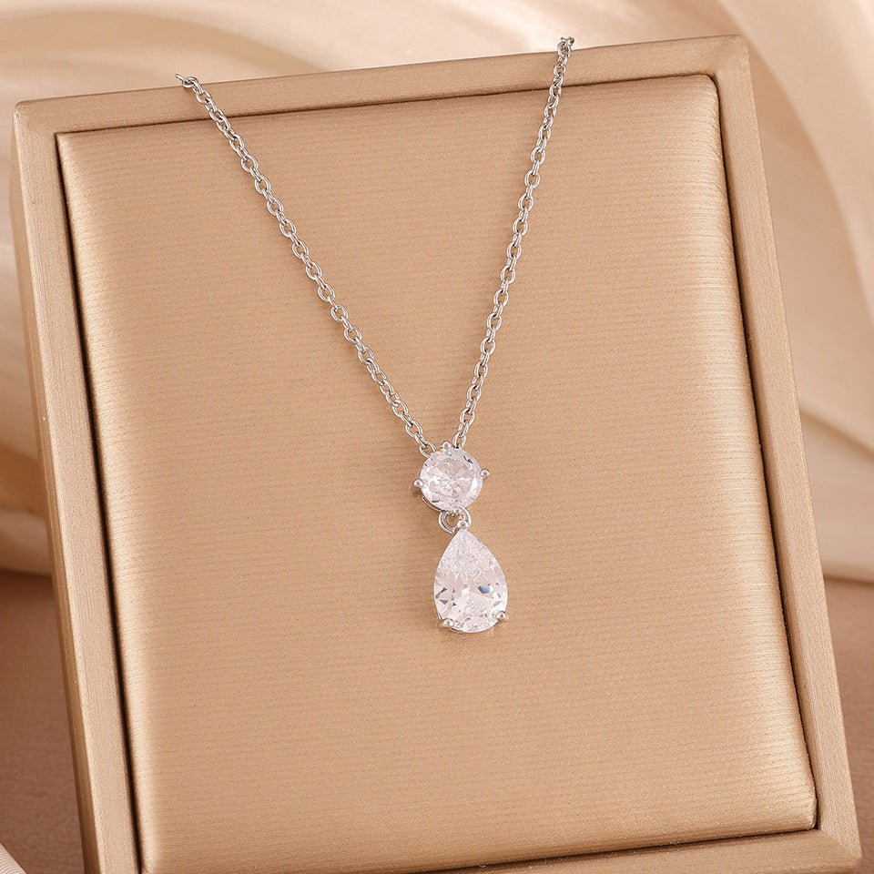 Collier à double goutte d'eau pour la vente à chaud