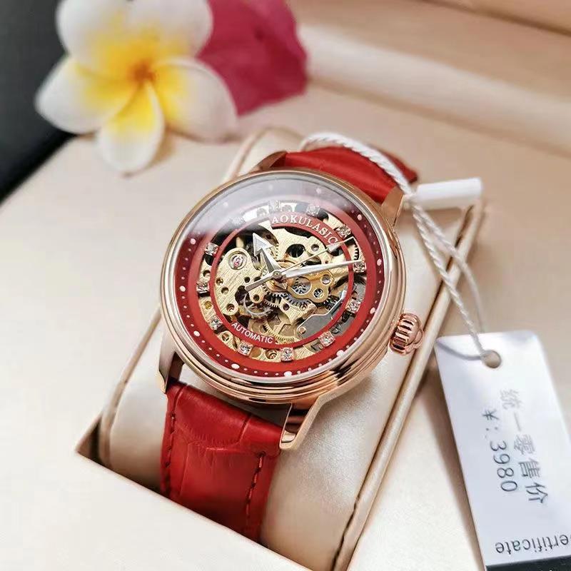 Montre mécanique à résistance à l'eau légère incrustée au diamant