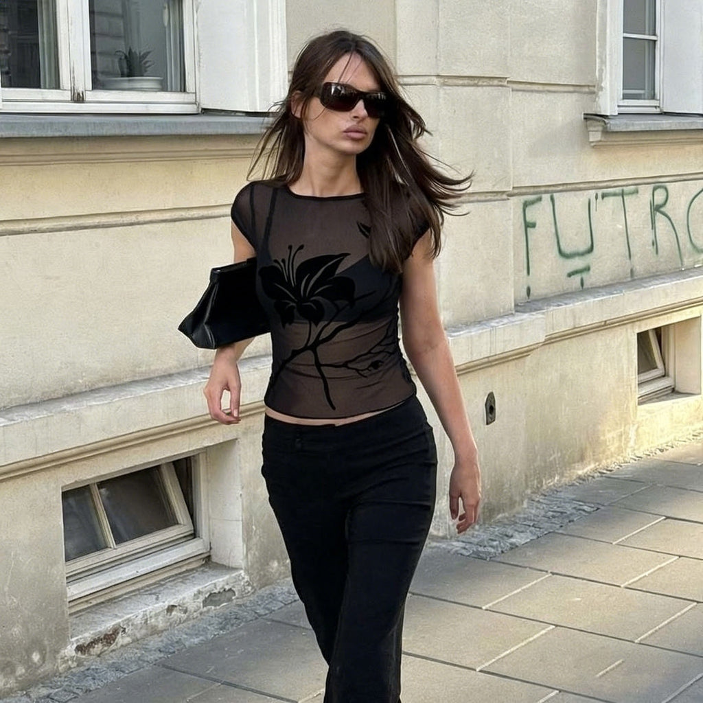 Short sleeve mesh top with coiled print
