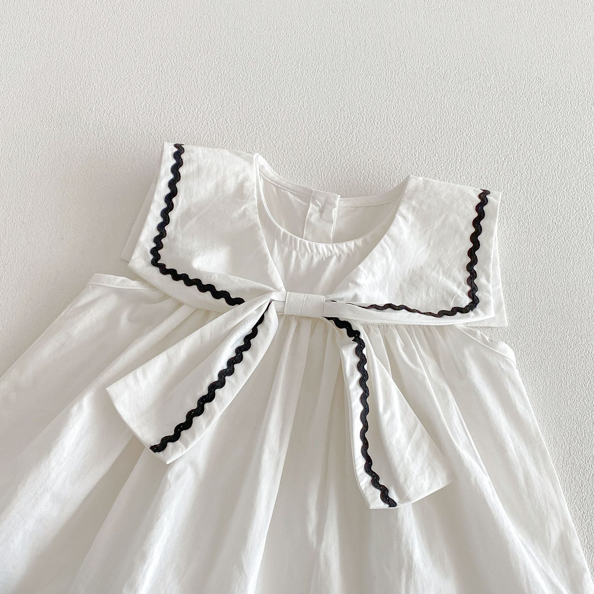 Robe d'école bleu marine mignon pour les petites filles