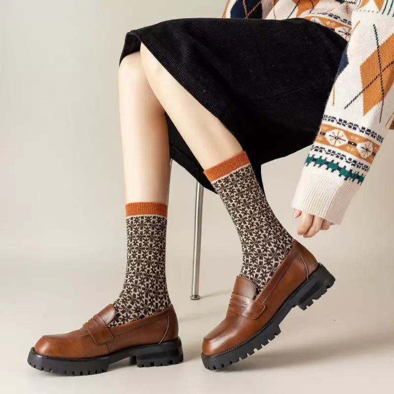 Chaussettes retro en coton pur mi-calf pour femmes Chaussettes à ipple retro à double maille Chaussettes à empilement d'automne