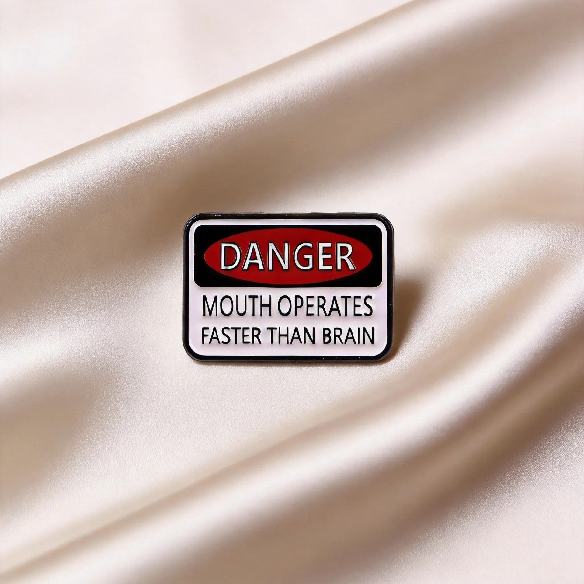 Funny Slogan Avertissement Broche