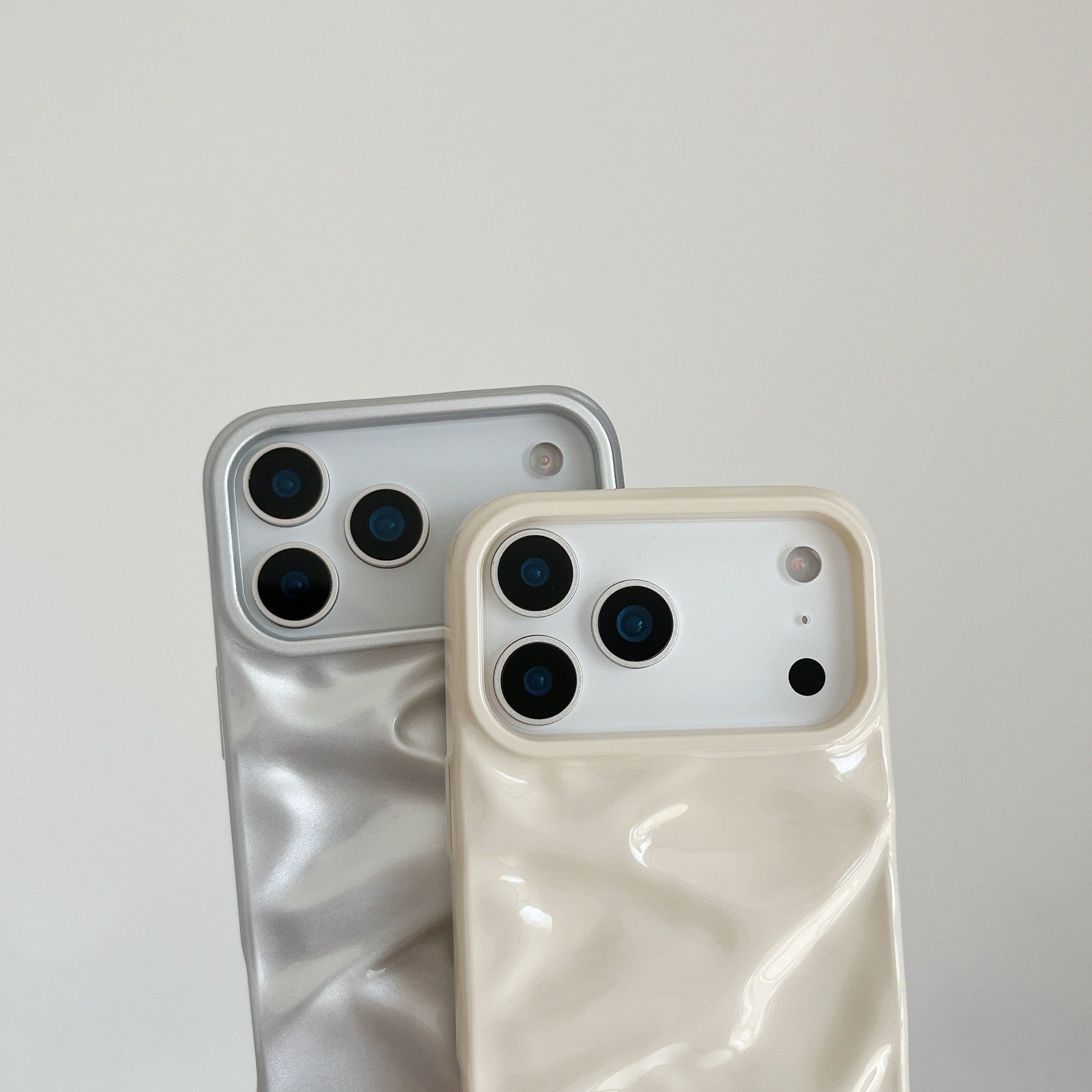 Haute qualité crème blanc plissé cas téléphone modèle