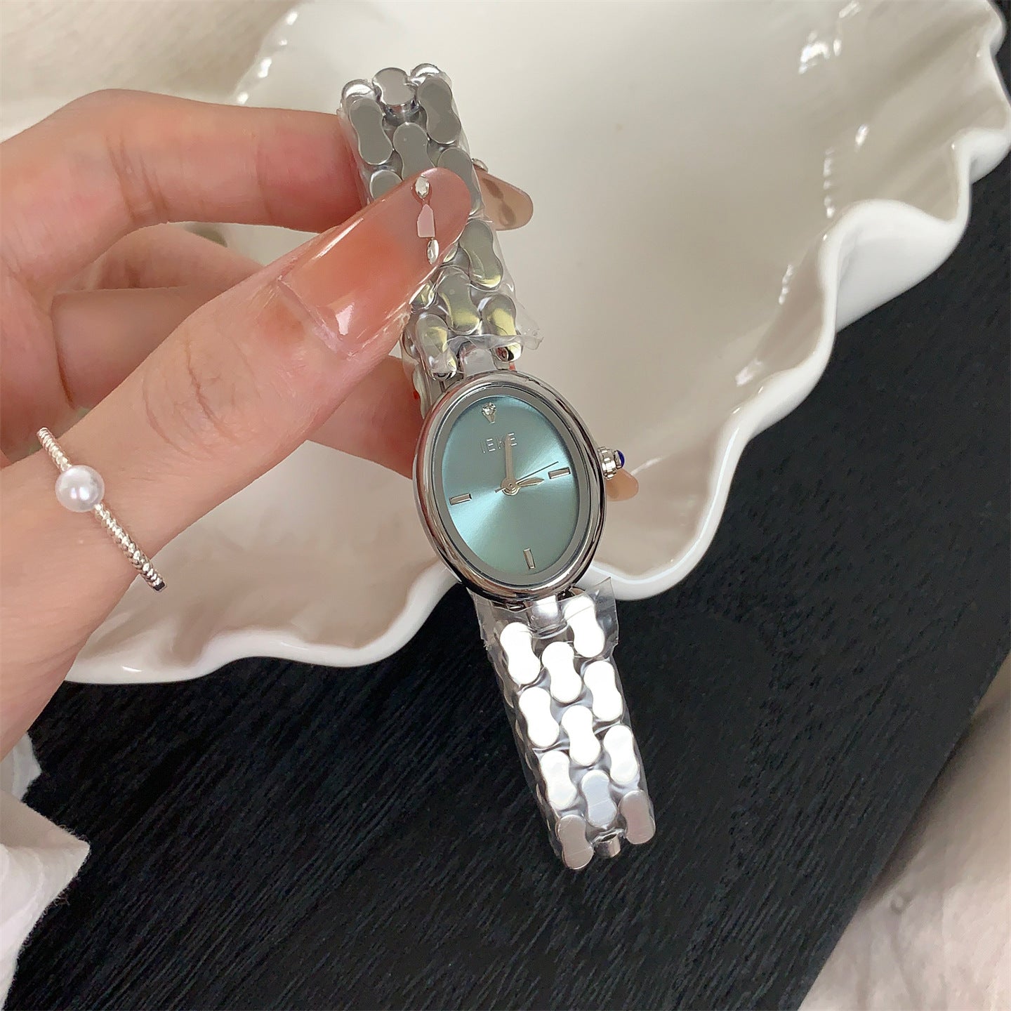 Ovale Exquise montre casual pour femmes