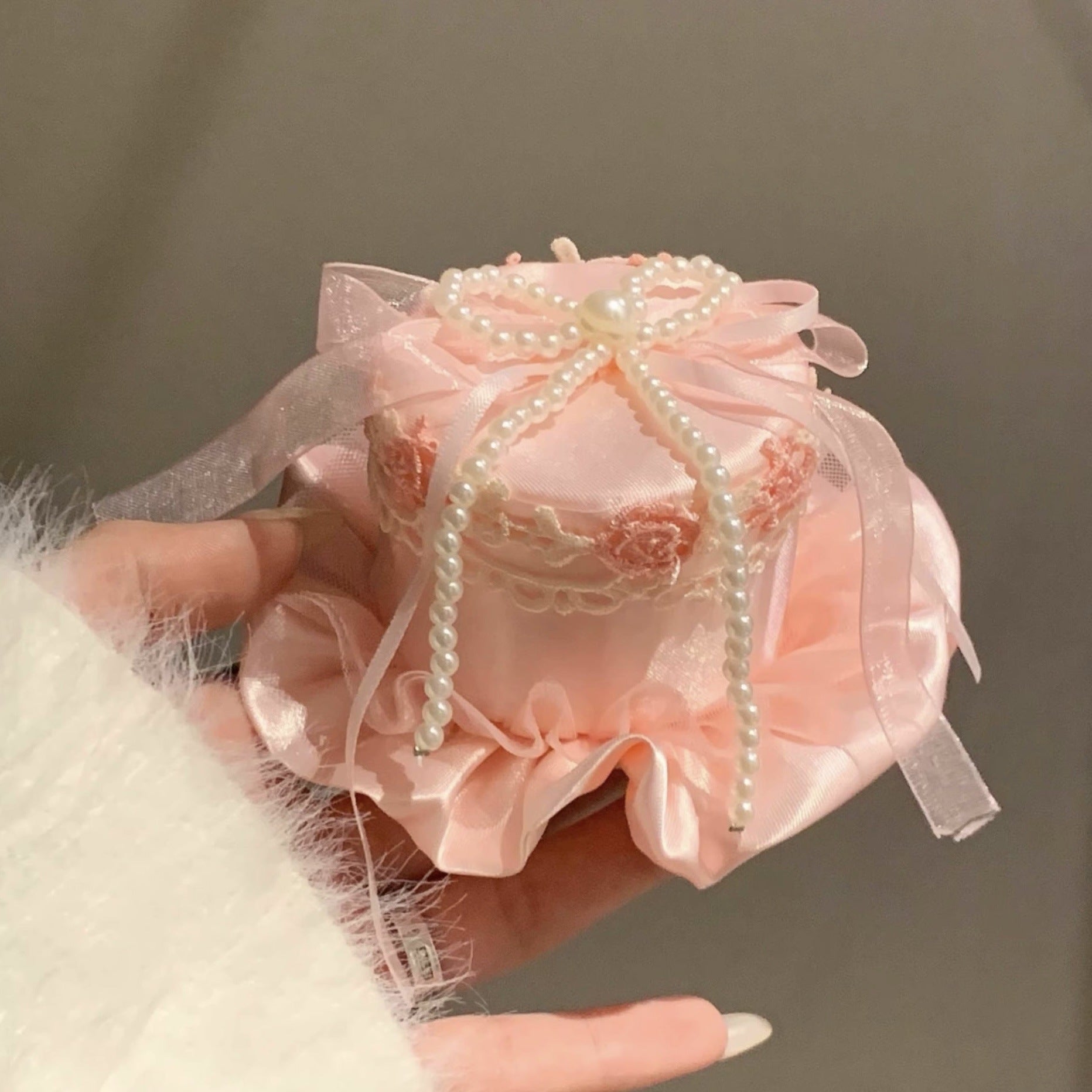 Cerise Cake Style Dentelle Coiffure
