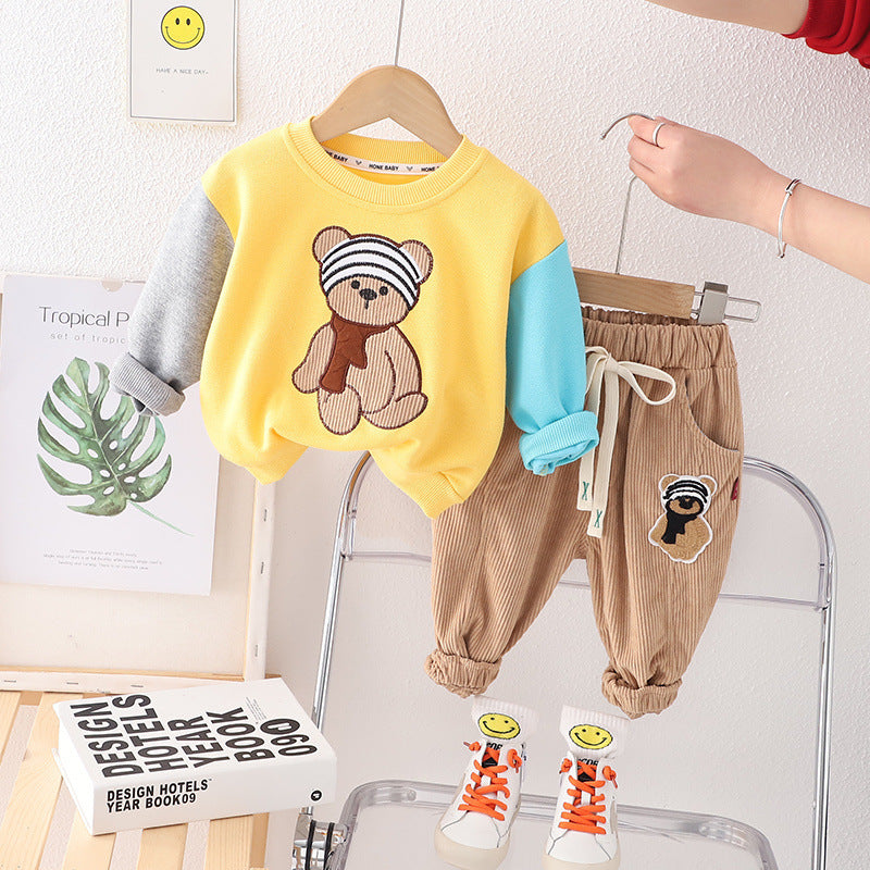 Le printemps et l'automne pour la mode enfantine et enfant
