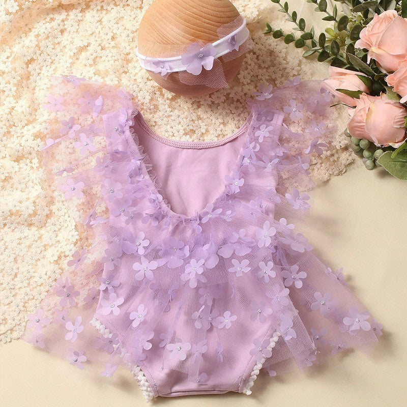Robe en une seule pièce de dentelle blanche à patron floral nouveau-né