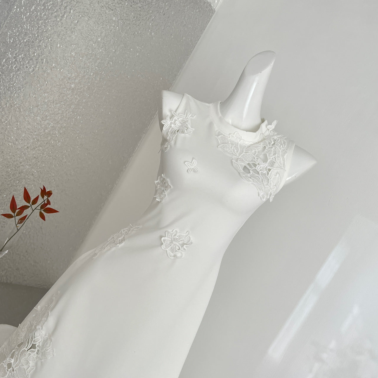 Dentelle blanche Openwork Design Robe sans manches