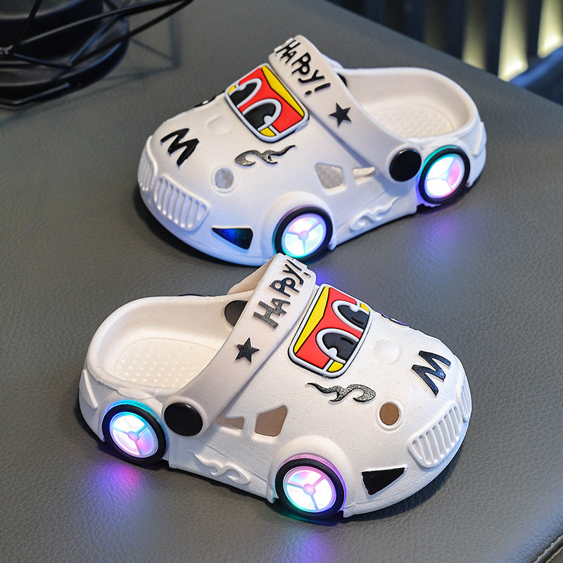 Pantoufles non glissantes à semelle souple en forme de voiture pour enfants