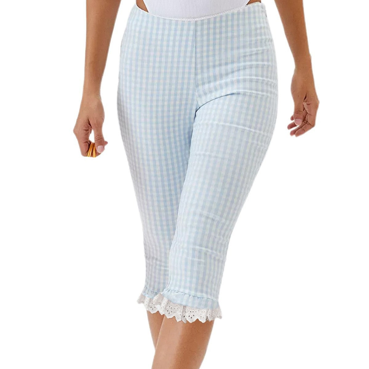 Pantalons Capri pour femmes avec un hem en dentelle plissée
