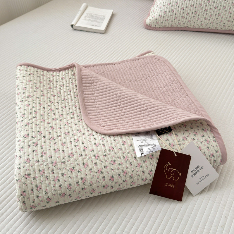 Double-sided pure cotton quilted throw