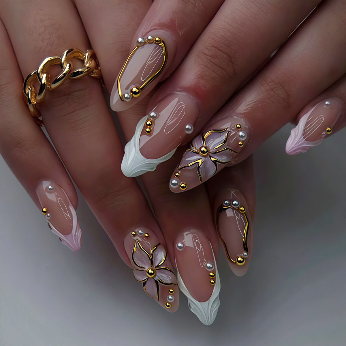 Les ongles amovibles en trois dimensions sculptés d'or pour les femmes