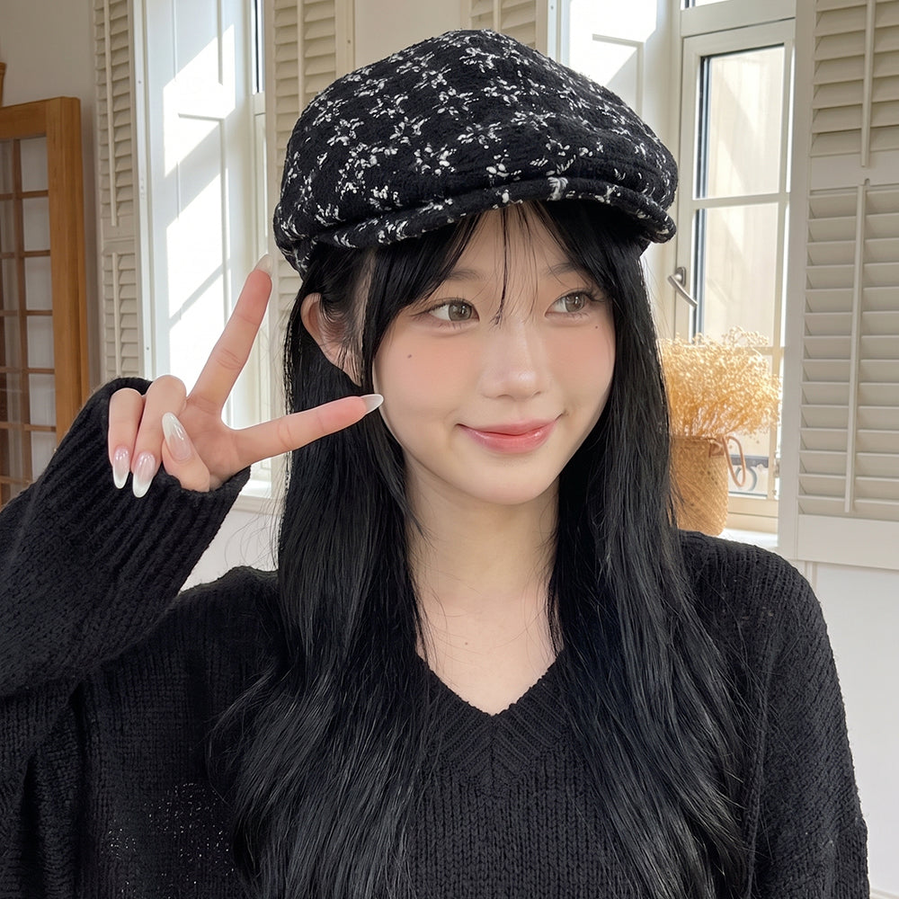 La petite casquette à motifs floraux, de style français, convient aux femmes du quotidien