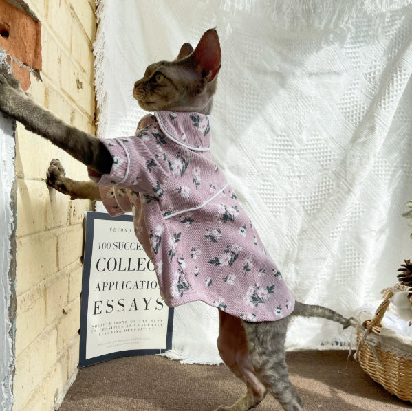 Sphynx Chat Lilac Floral Pajamas d'été avec boutons Snap pour chats sans cheveux Devon Rex