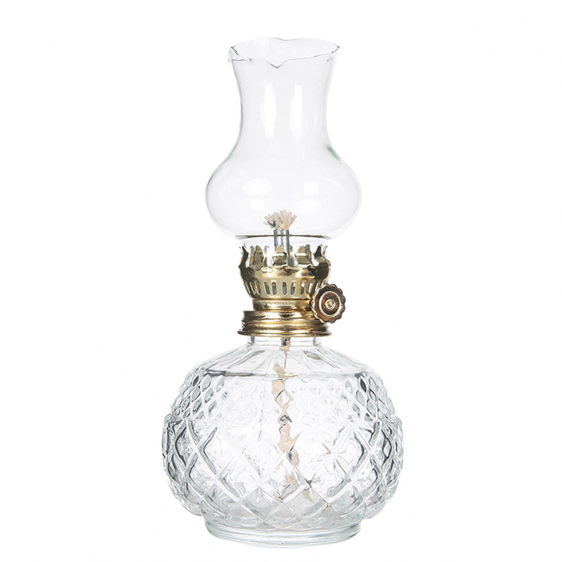 Vieille lampe en kérosène cristal