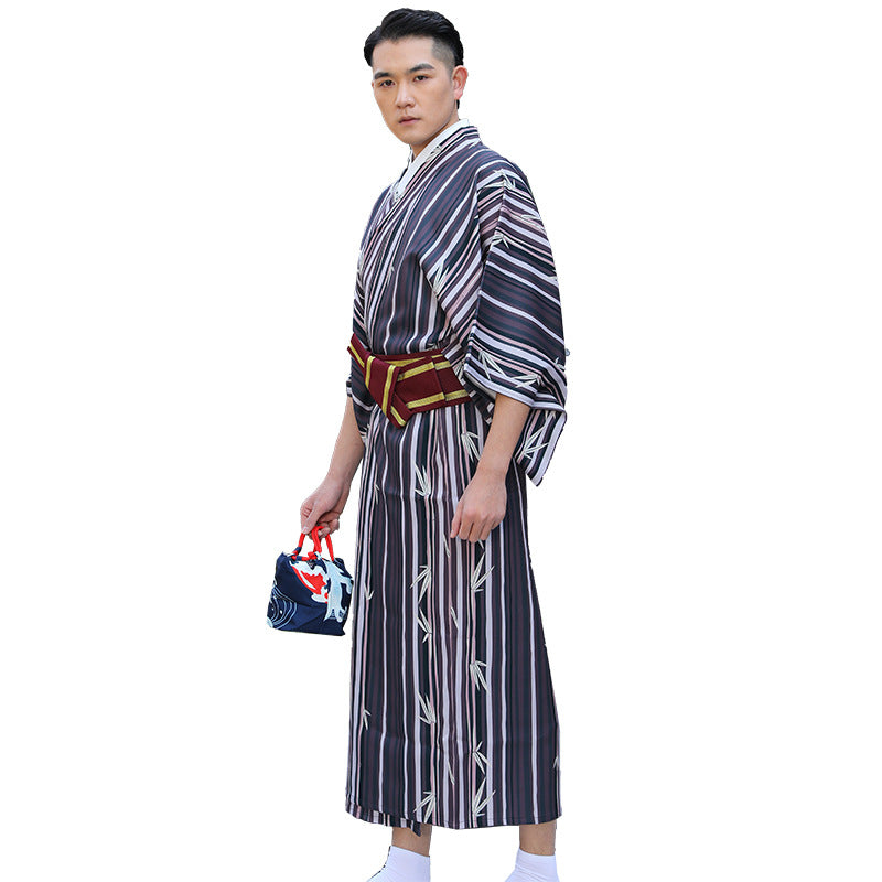 L'usure traditionnelle des hommes japonais Kimono