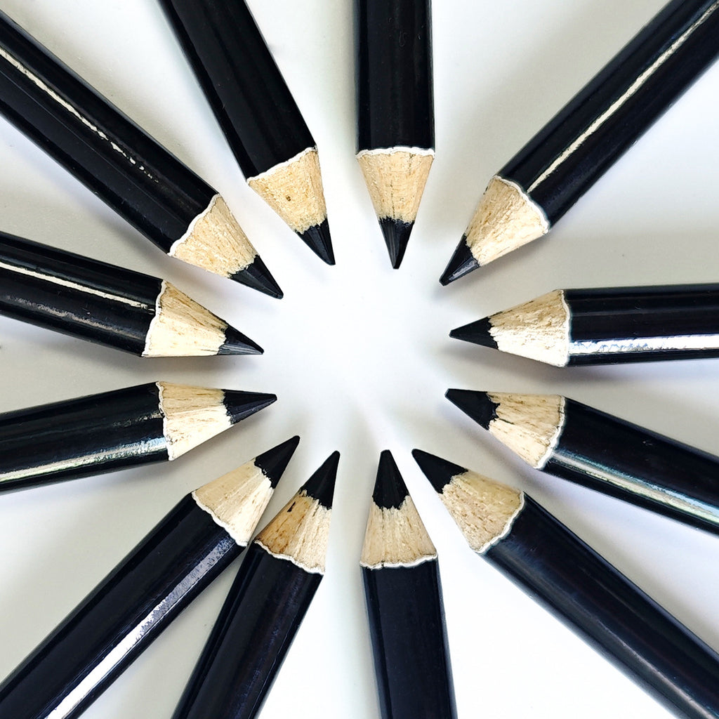 Brode en bois noir Eyelinersmooth Intensément pigmenté Ultra-fine longue durée imperméable Et