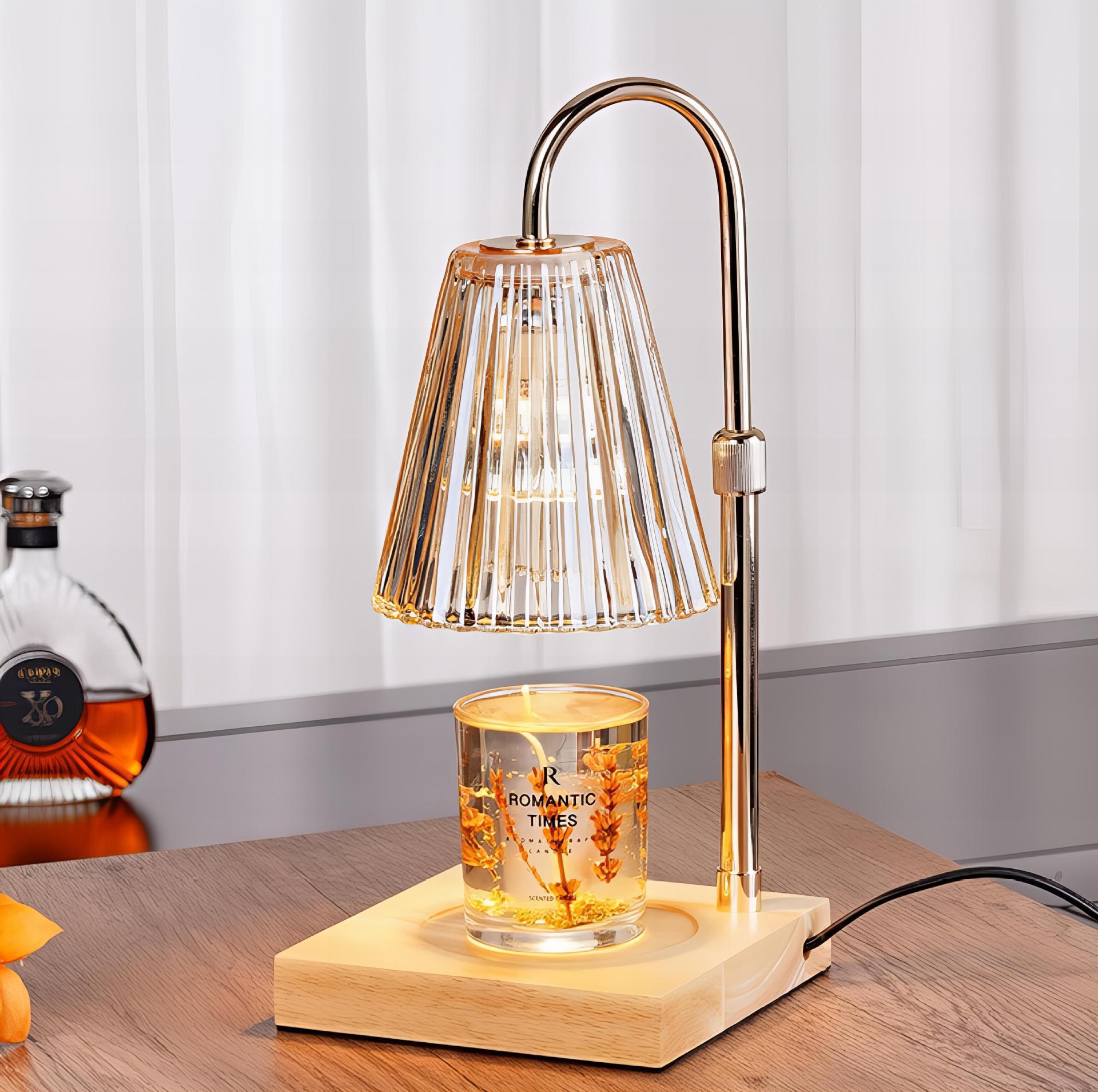 Ambiance chaude lumière de nuit côté bureau en bois