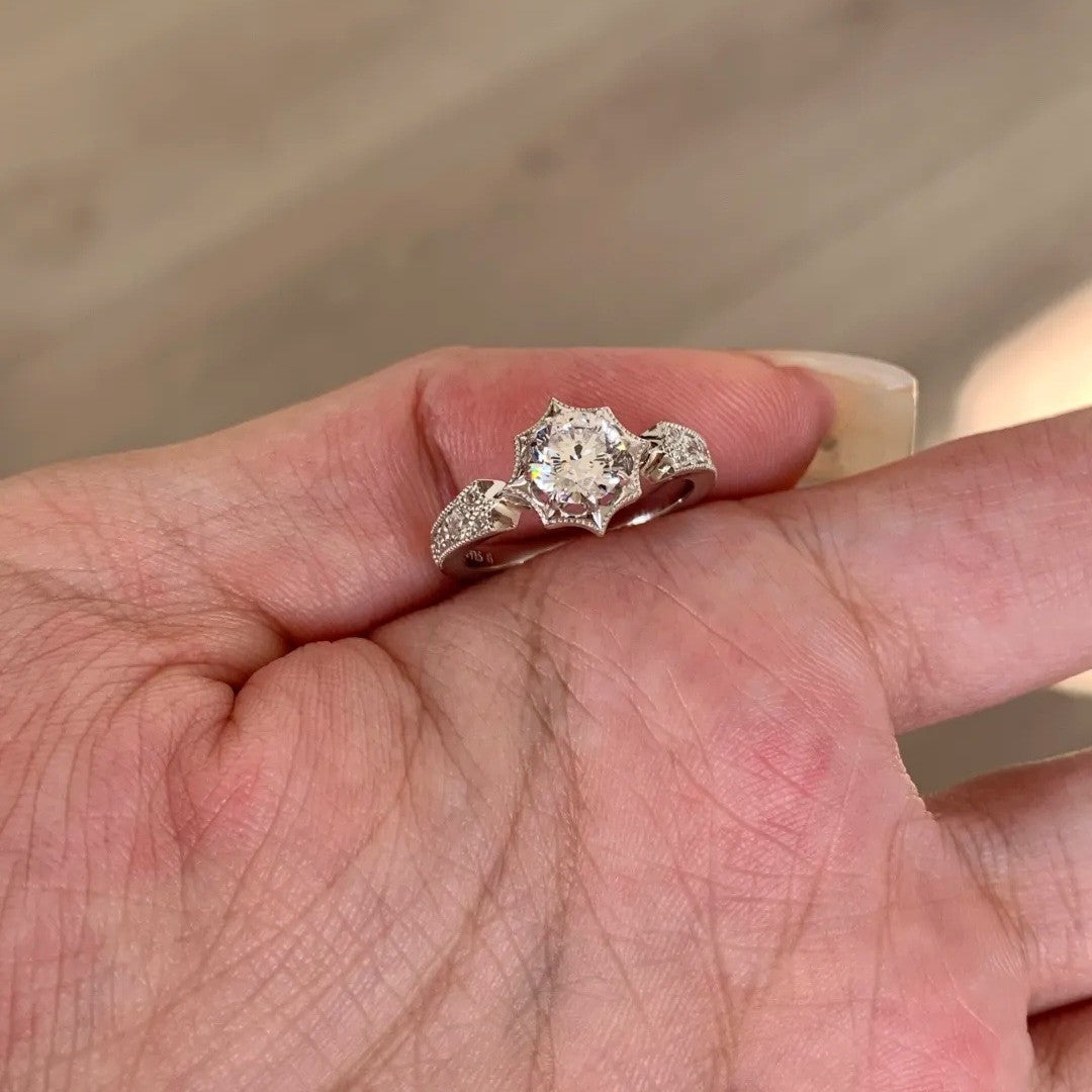 Anneau d'étoile à huit points en diamant plein éclat