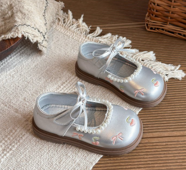 Girls' leather shoes for spring and autumn