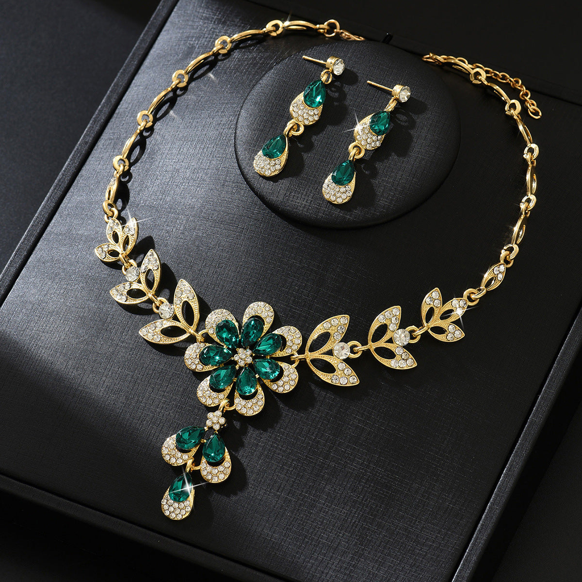 Ensemble de bijoux pour femmes en strass incrusté Teardrop Floral Tassel