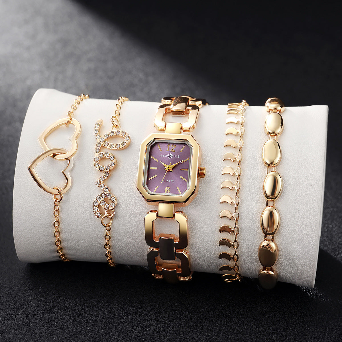 Sleek, Versatile montre femme carrée bracelet en forme de coeur