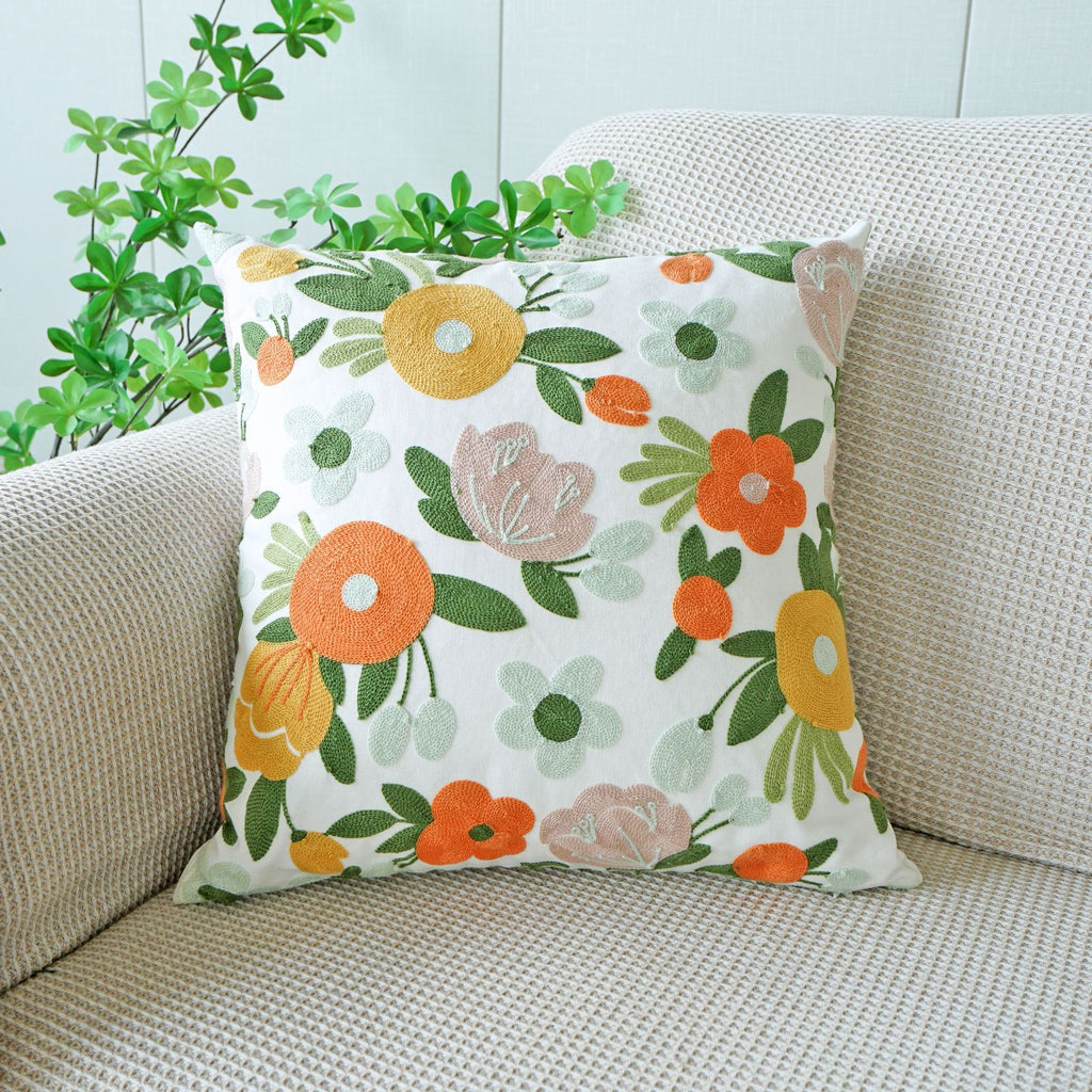 Oreiller floral brodé de serviettes de bureau