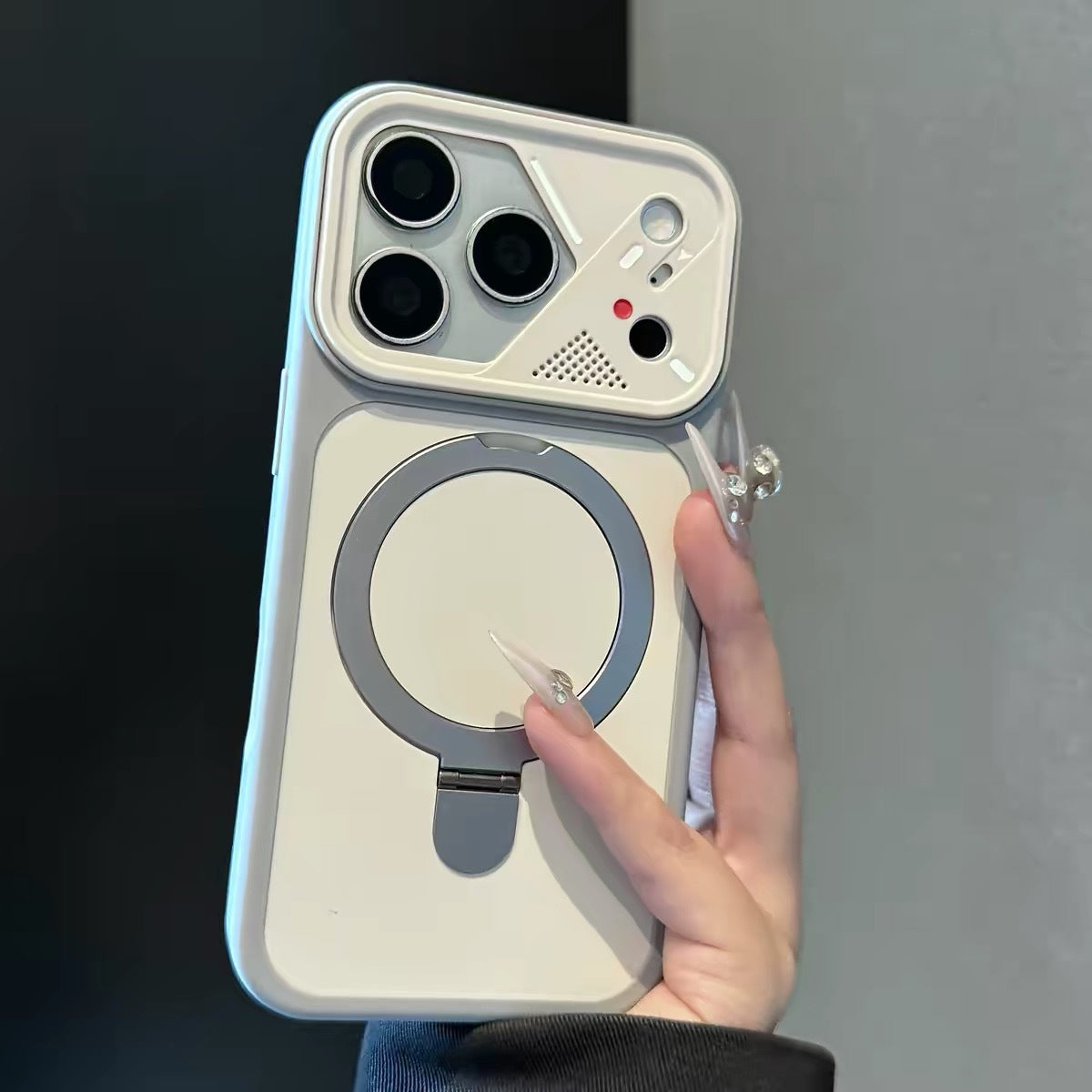 Mecha-style Frame Magnétique-suction Stand Matte Skin-feel Phone Case