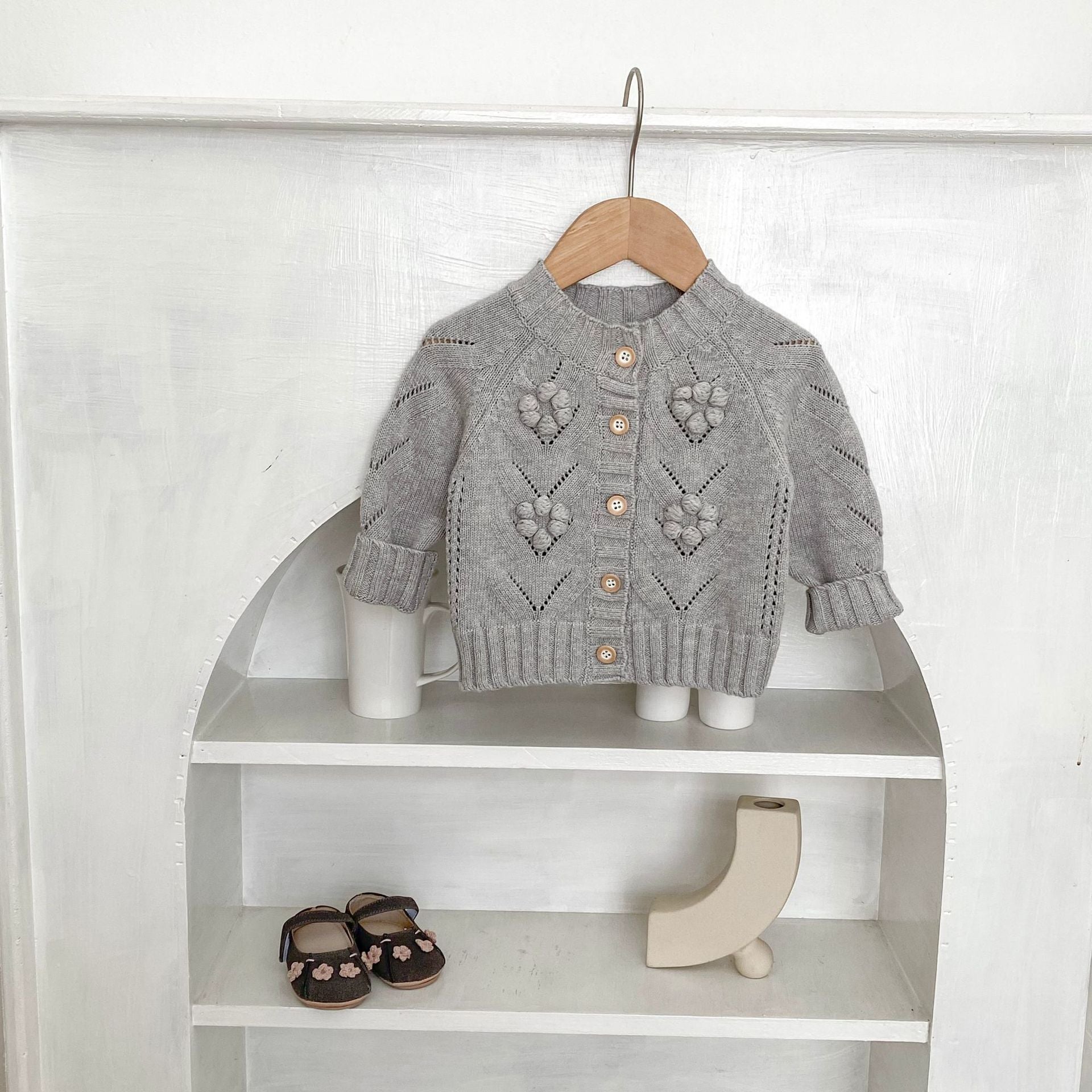 Bébé fille Hollow dehors main crochet boule tricotée Sweater manteau tout-appariement