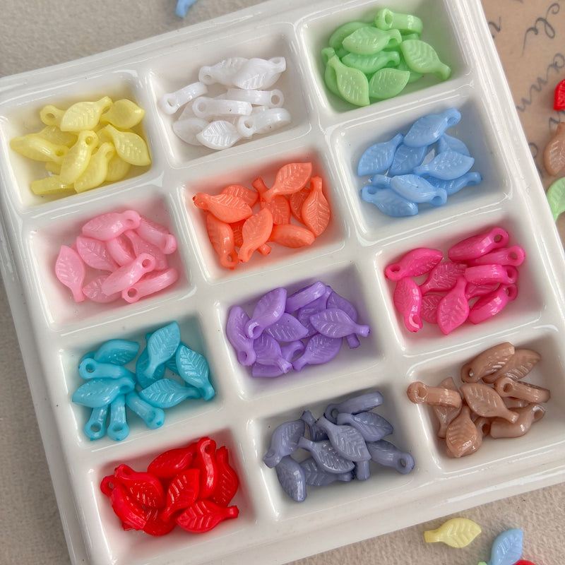 Charms de feuille en acrylique opaque massif