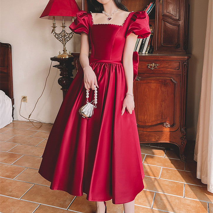 Vin d'hiver engagement rouge quotidien princesse française sur la course robe satin