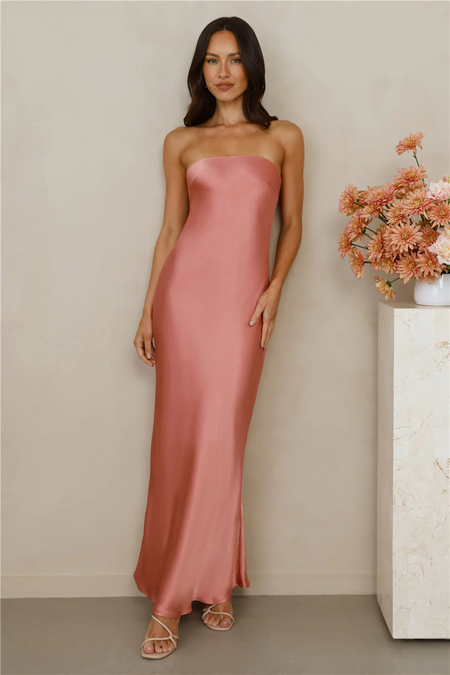 Women's sleeveless long dress without lace