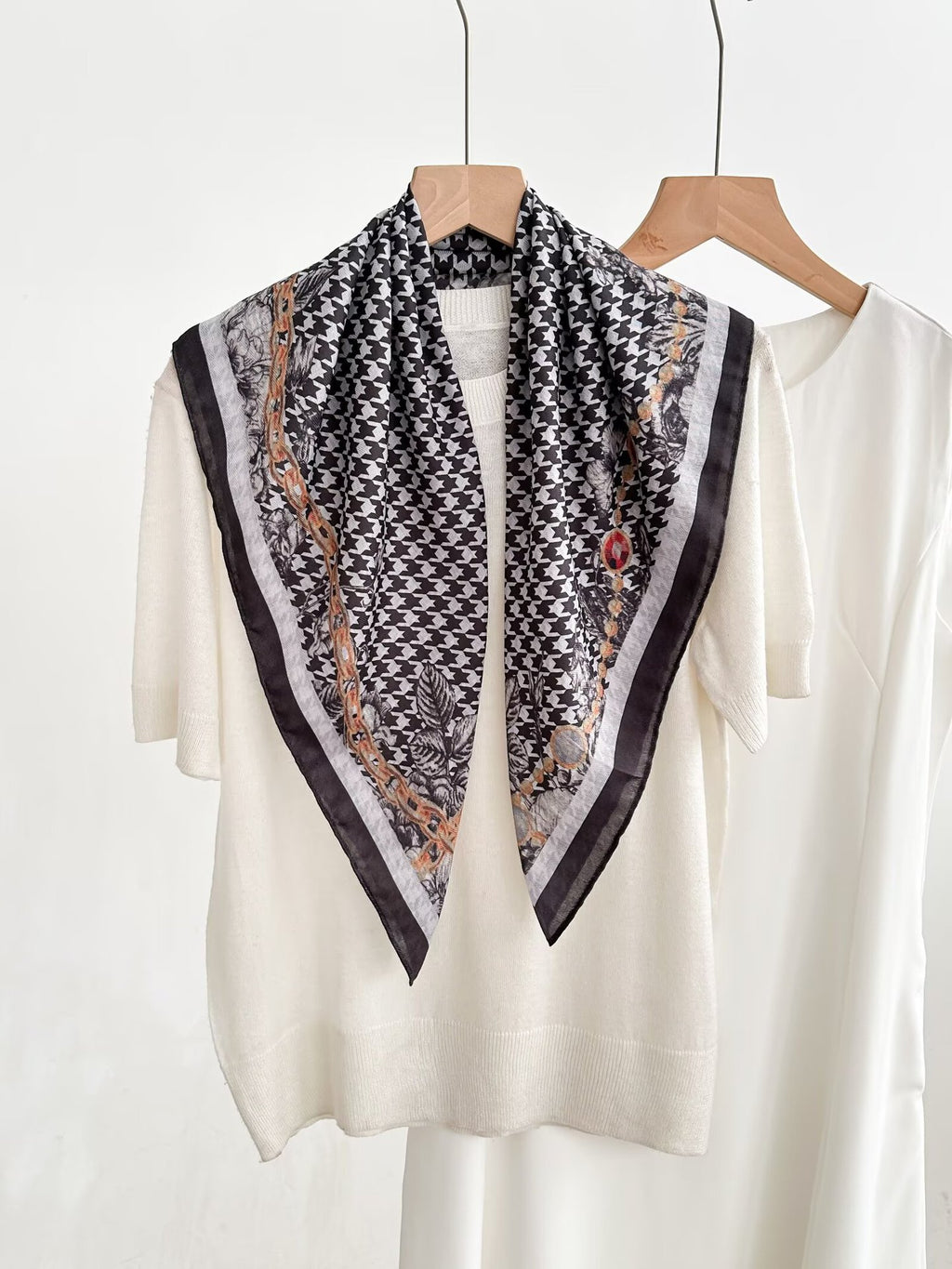 Femmes 70cm carré écharpe Vieux cou écharpe Collier chaud